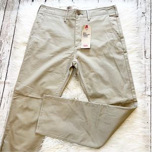 Levi’s 502 NWT Light Khaki Regular Taper Chinos Men’s Size 31x30